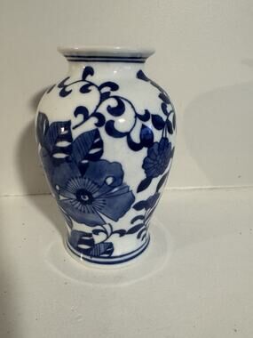 Vintage Cottagecore Blue/white Vase Ceramic